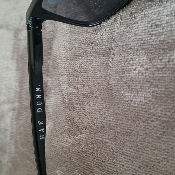 Rae Dunn 1.50 Sunglasses Never Worn - Picture 2 of 4
